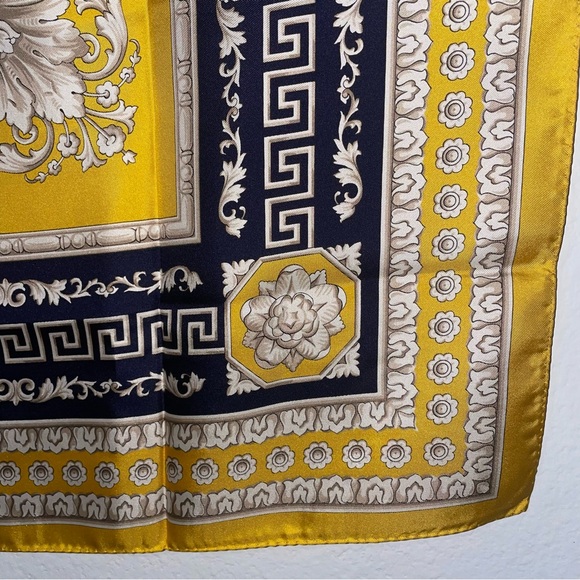 Luxury Versace silk scarf 35" square yellow gold navy cream baroque design NWOT - Picture 4 of 16